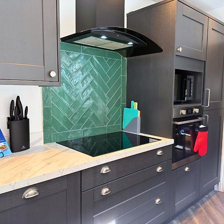 Hot Tub, Free Parking, Near Shops & Restaurants, Location 1M To City Jesmond ภายนอก รูปภาพ