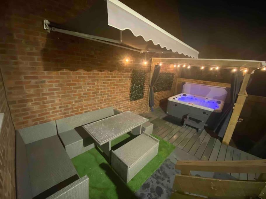 Hot Tub, Free Parking, Near Shops & Restaurants, Location 1M To City Jesmond ภายนอก รูปภาพ