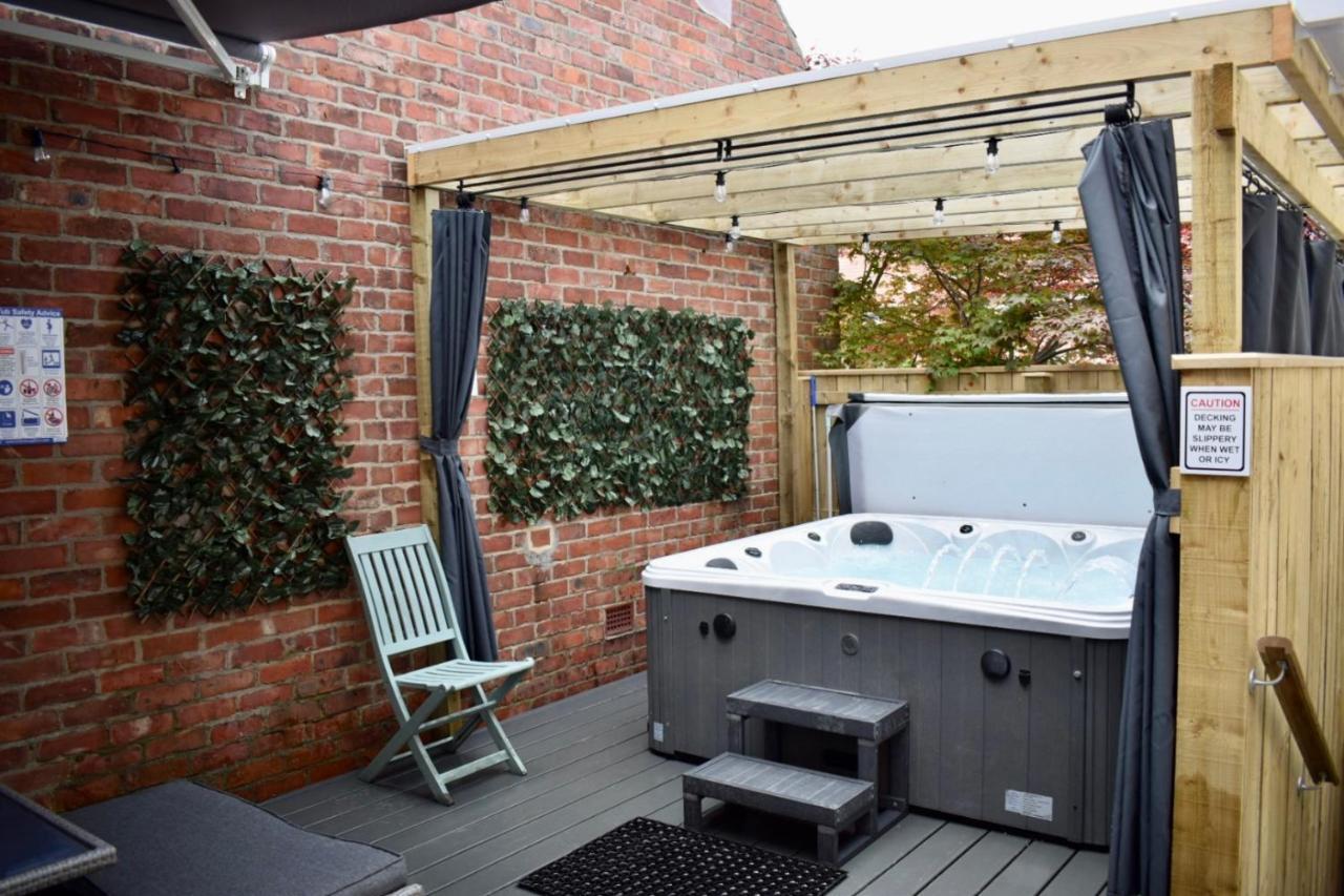Hot Tub, Free Parking, Near Shops & Restaurants, Location 1M To City Jesmond ภายนอก รูปภาพ