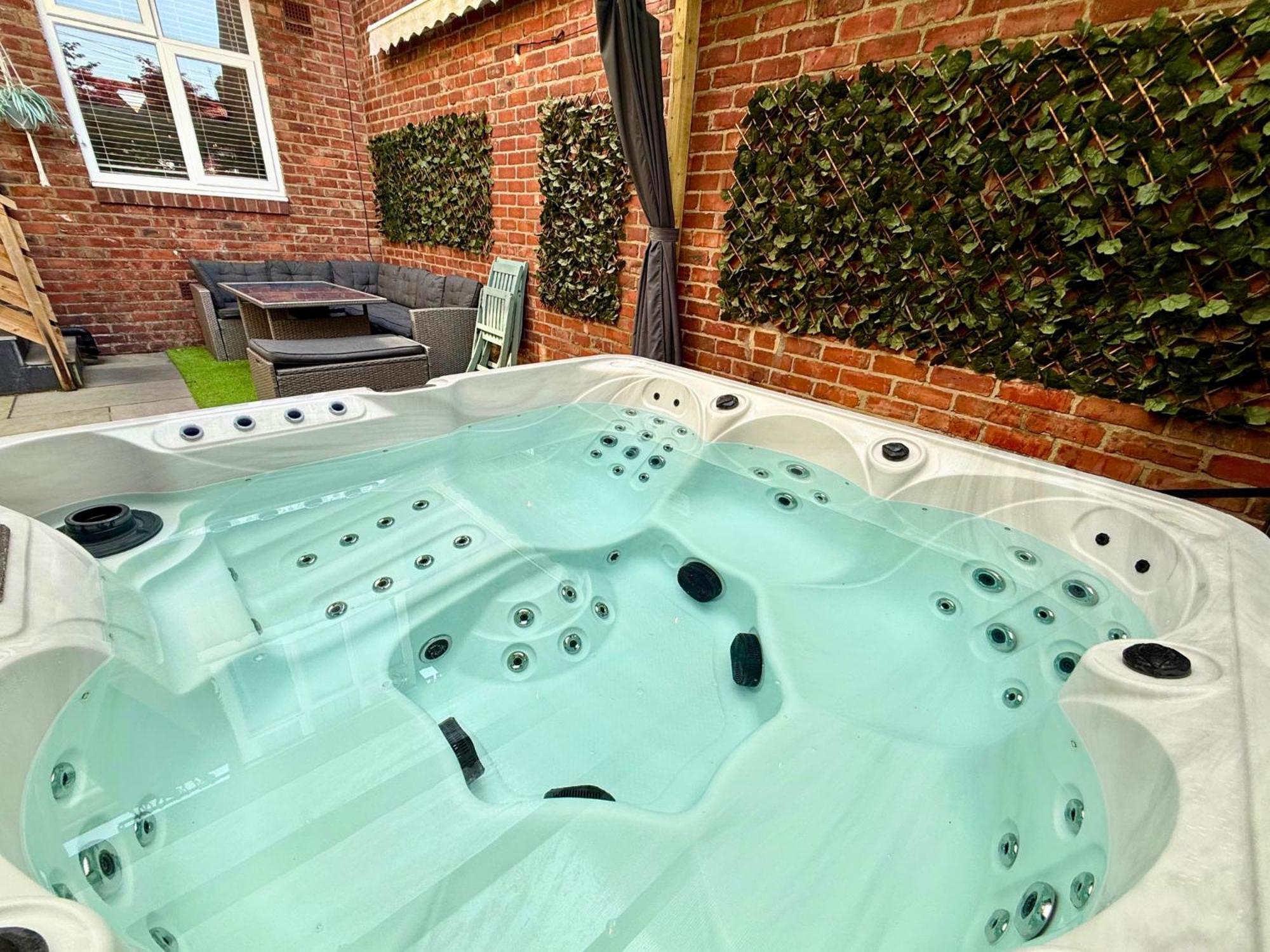 Hot Tub, Free Parking, Near Shops & Restaurants, Location 1M To City Jesmond ภายนอก รูปภาพ
